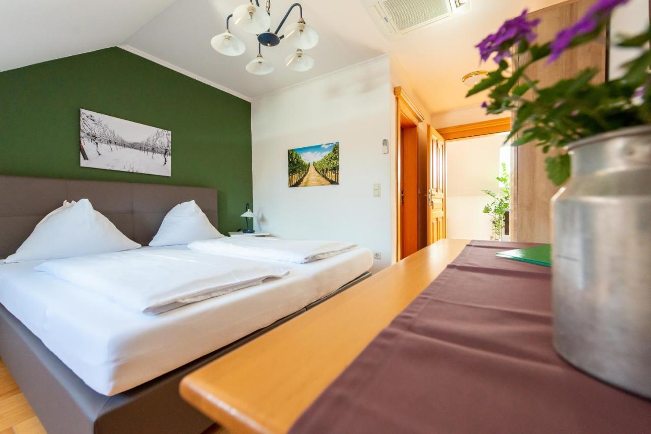 Weingut Burger Otel Kalladorf Dış mekan fotoğraf
