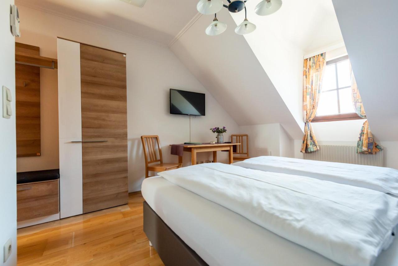 Weingut Burger Otel Kalladorf Dış mekan fotoğraf